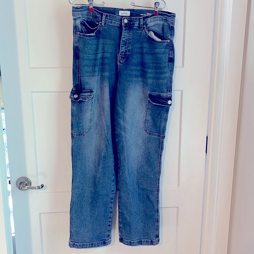 Nicole Miller women’s size 12 cargo jeans